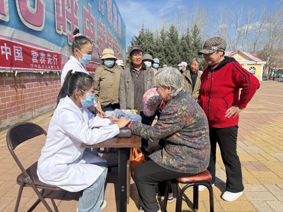 呼中區(qū)衛(wèi)生健康局開(kāi)展2026年全民營(yíng)養(yǎng)周宣傳活動(dòng)
