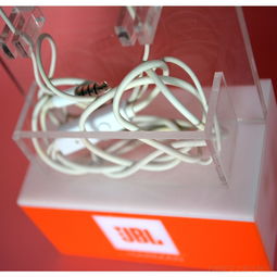 定制透明之美 小耳塞與藍牙耳機展示架的高效解決方案